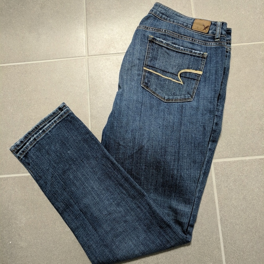 Light wash American Eagle stretch skinny jeans